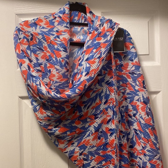 🦋(NWT) LAUREN RALPH LAUREN🦋40x52inch OBLONG SCARF. Florals. Great Gift Idea🛍 - Picture 3 of 5